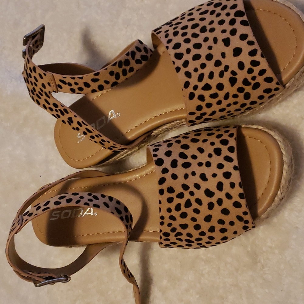 Chita print sandals
